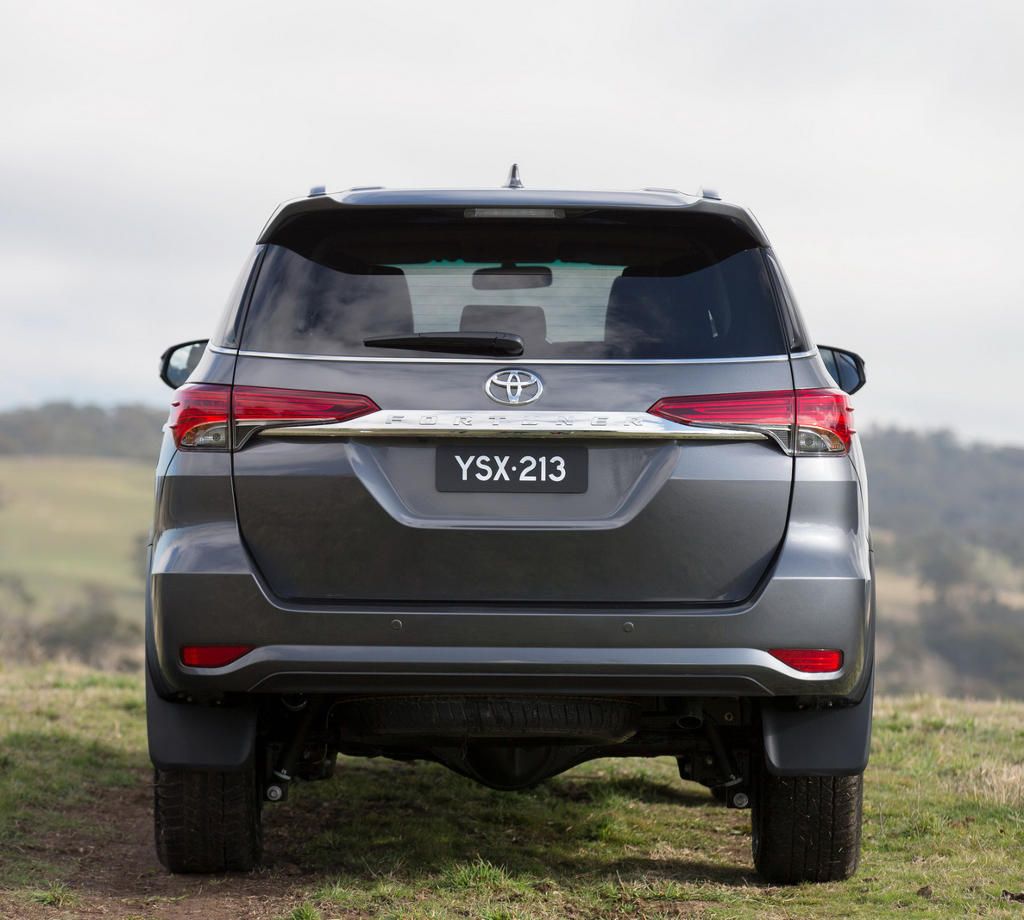 Представлен новый Toyota Fortuner 2016 (фото, цена)