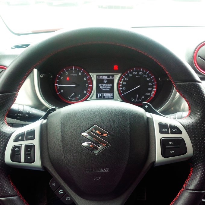 Suzuki Vitara S 2016: Тонкая красная линия