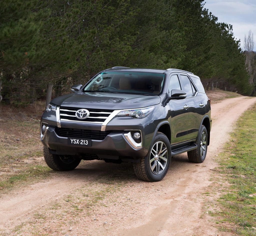 Представлен новый Toyota Fortuner 2016 (фото, цена)