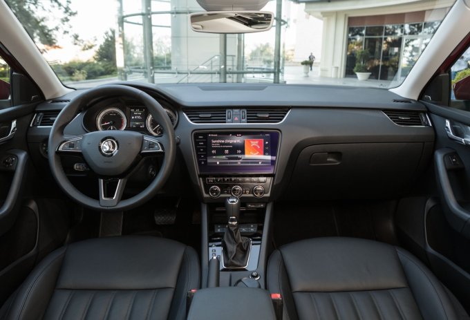 Обновленная Skoda Octavia 2017: больше, чем новые фары