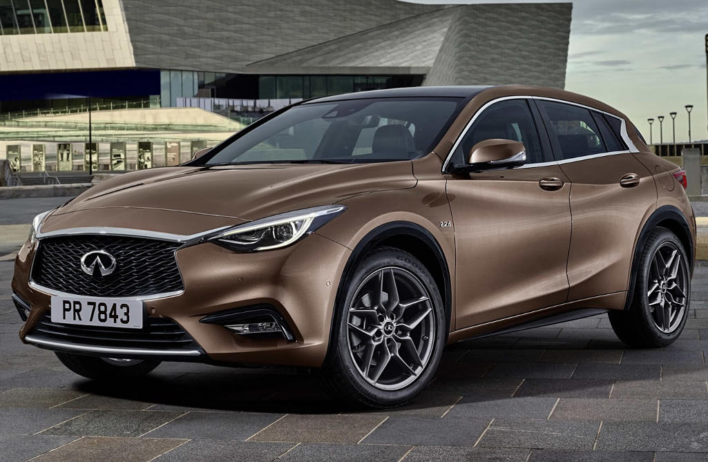 Серийная версия Infiniti Q30 2016 в России (фото, цена)