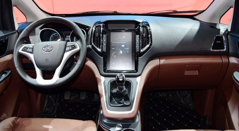 Компания Changan показала новый кроссвэн