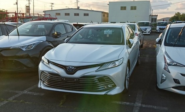 Новая Toyota Camry показалась на свежих фото