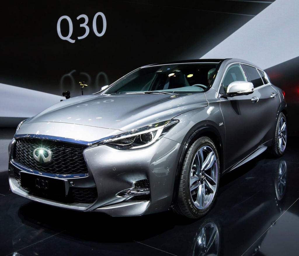 Серийная версия Infiniti Q30 2016 в России (фото, цена)