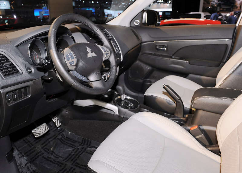 Юбилейная версия Mitsubishi Outlander Sport 2013: фото, характеристики