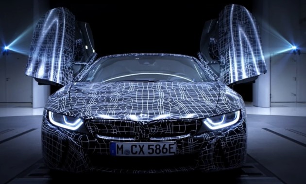 Появилось первое официальное видео с родстером BMW i8