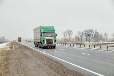 Движение большегрузов по трассе М-5 Урал в Самарской и Ульяновской областях открыли