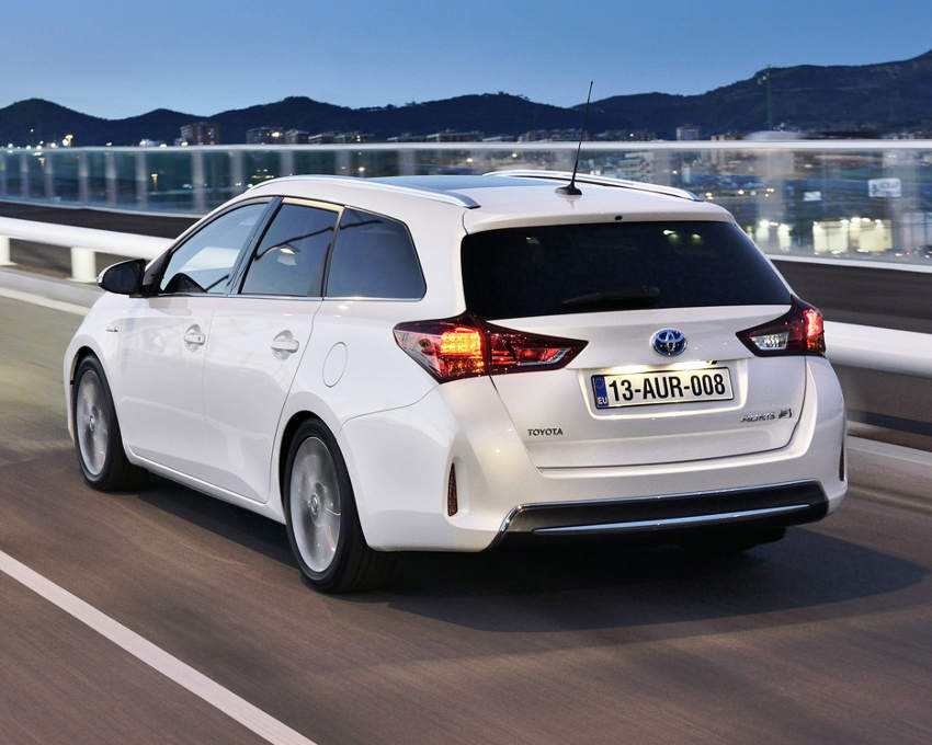 Универсал Toyota Auris Touring Sports 2014