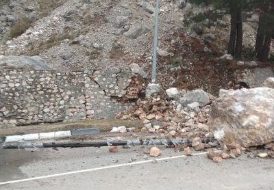 Движение восстановлено на трассе Ялта - Севастополь в Крыму после обвала скалы