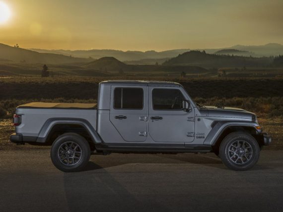 Новый крутой пикап Jeep Gladiator (фото, характеристики, видео)