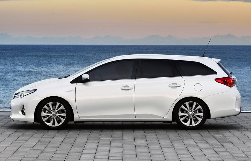 Универсал Toyota Auris Touring Sports 2014