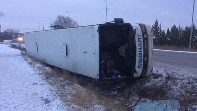 В утреннем ДТП с рейсовым автобусом в Свердловской области пострадал человек