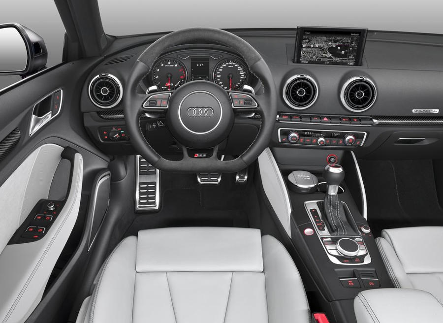 «Заряженный» Audi RS3 Sportback 2016 в России (цена, фото)