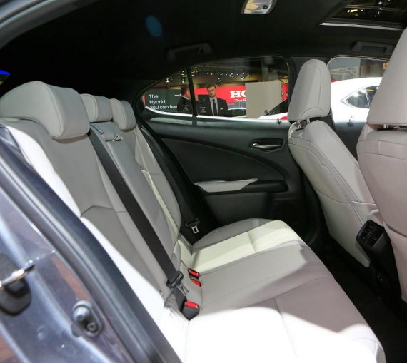 Старт продаж Lexus UX в России (фото, цена, характеристики)