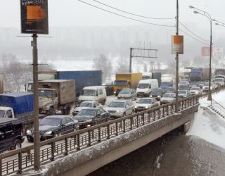 Пора «переобувать» свои авто в зимнюю резину