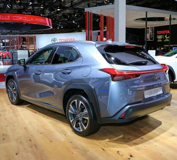 Старт продаж Lexus UX в России (фото, цена, характеристики)