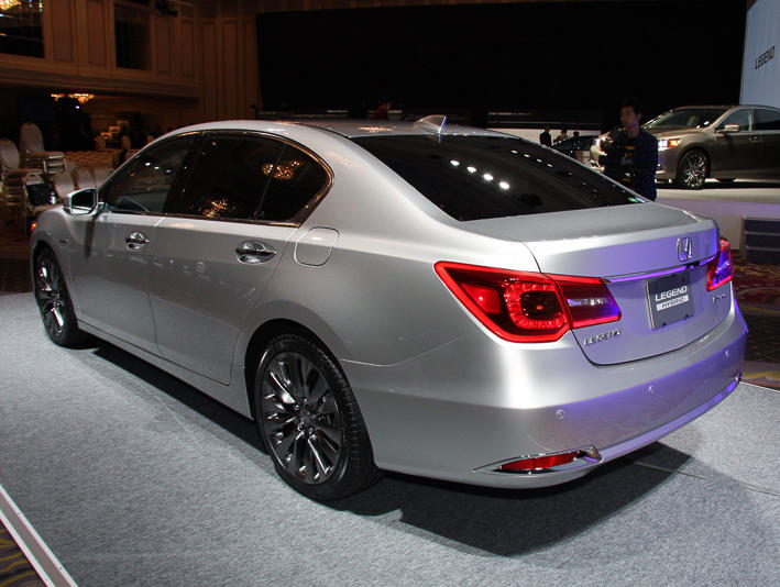 Обновленный седан Honda Legend 2015