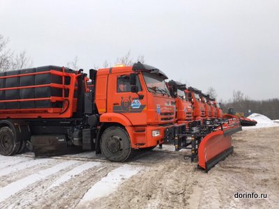 Региональные трассы в Ленобласти чистят от снега и наледи 400 единиц спецтехники