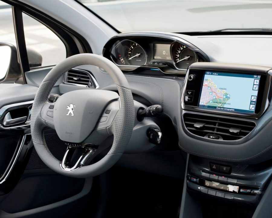 Хетчбэк Peugeot 208 2013: цена, фото, характеристики