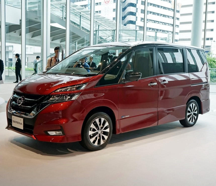 Новый Nissan Serena 2017 с автопилотом (фото, цена)