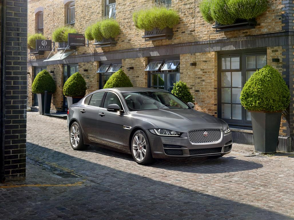 Новый седан Jaguar XE 2015 — 2016 в России (цена, фото)