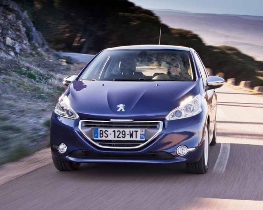 Хетчбэк Peugeot 208 2013: цена, фото, характеристики