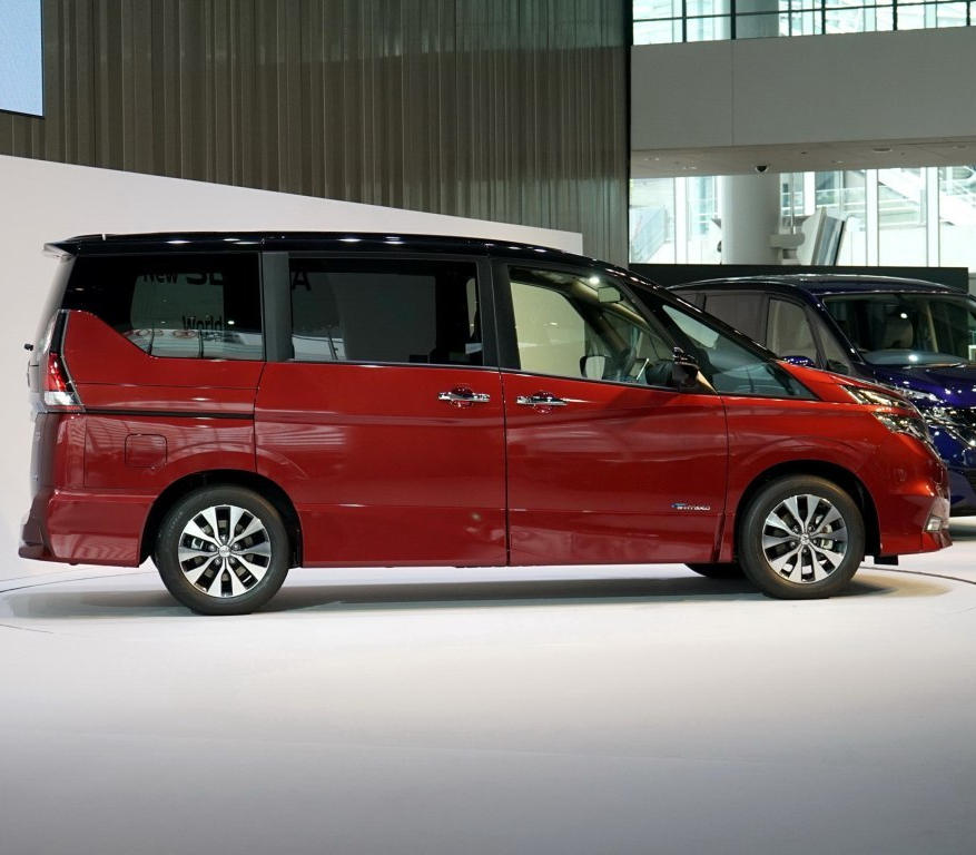 Новый Nissan Serena 2017 с автопилотом (фото, цена)