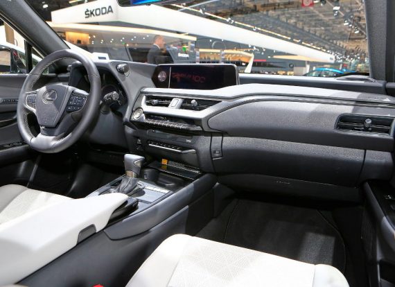 Старт продаж Lexus UX в России (фото, цена, характеристики)