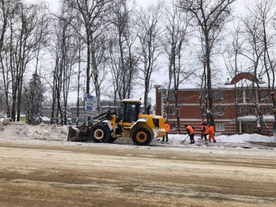 Снег с региональных трасс в Подмосковье убирали более 1,1 тыс. единиц спецтехники