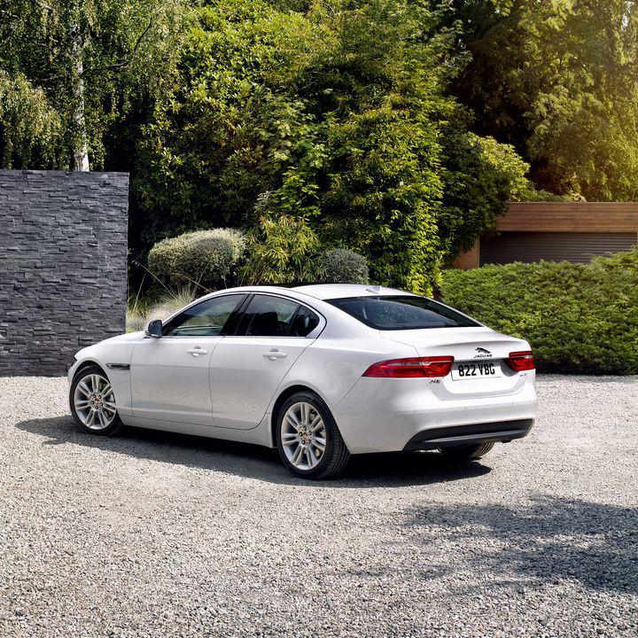 Новый седан Jaguar XE 2015 — 2016 в России (цена, фото)