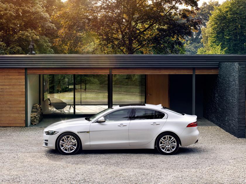 Новый седан Jaguar XE 2015 — 2016 в России (цена, фото)