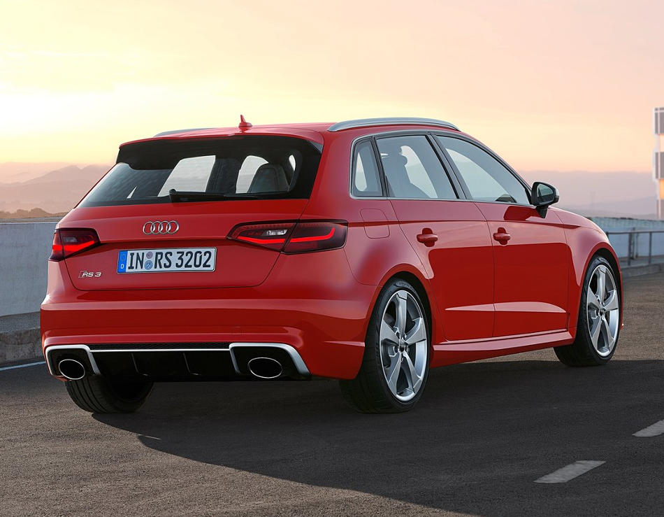 «Заряженный» Audi RS3 Sportback 2016 в России (цена, фото)
