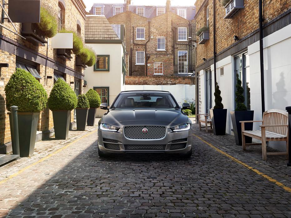 Новый седан Jaguar XE 2015 — 2016 в России (цена, фото)