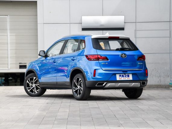 Новый китайский кроссовер FAW Besturn X40 в России (фото, цена, характеристики)