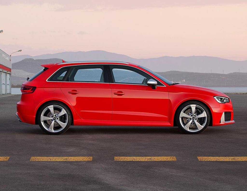 «Заряженный» Audi RS3 Sportback 2016 в России (цена, фото)