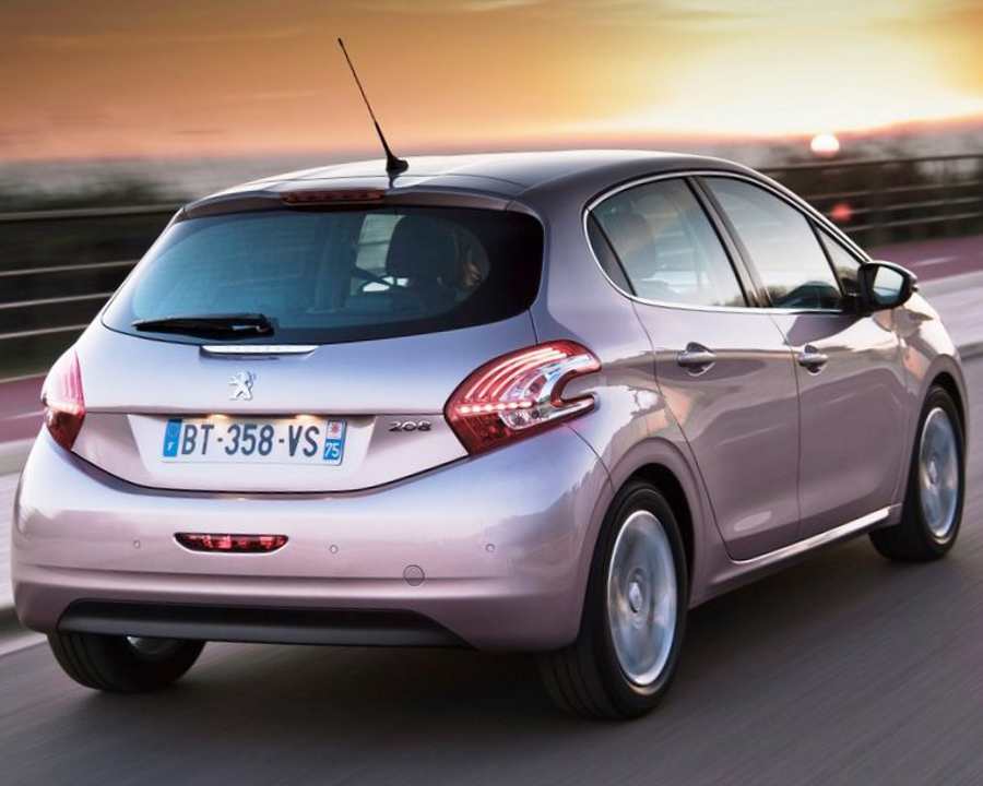 Хетчбэк Peugeot 208 2013: цена, фото, характеристики