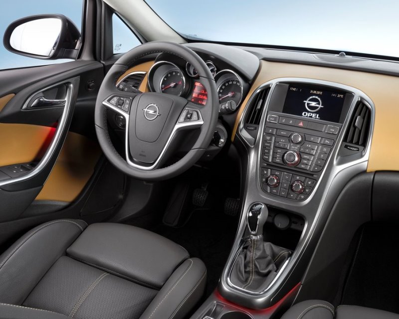 Цены на Opel Astra 2013 в России