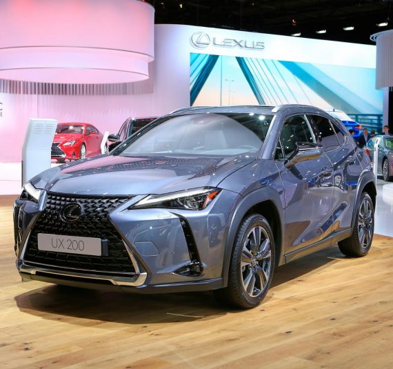 Старт продаж Lexus UX в России (фото, цена, характеристики)