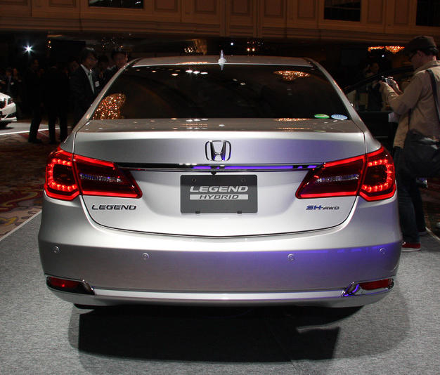 Обновленный седан Honda Legend 2015