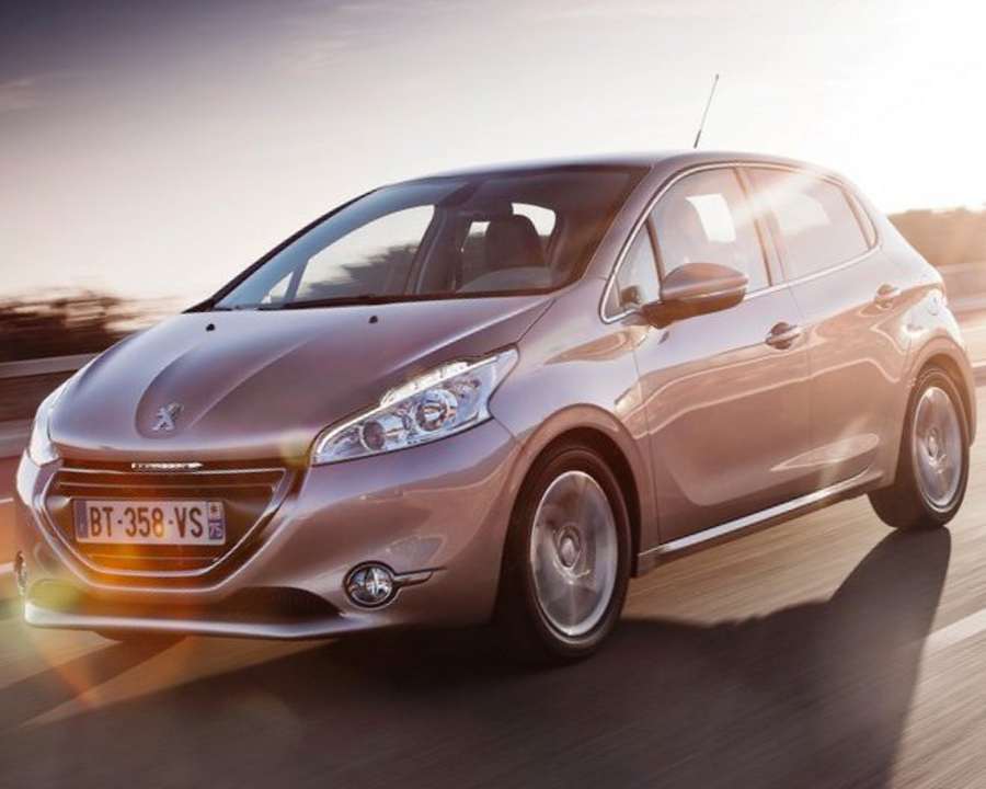 Хетчбэк Peugeot 208 2013: цена, фото, характеристики