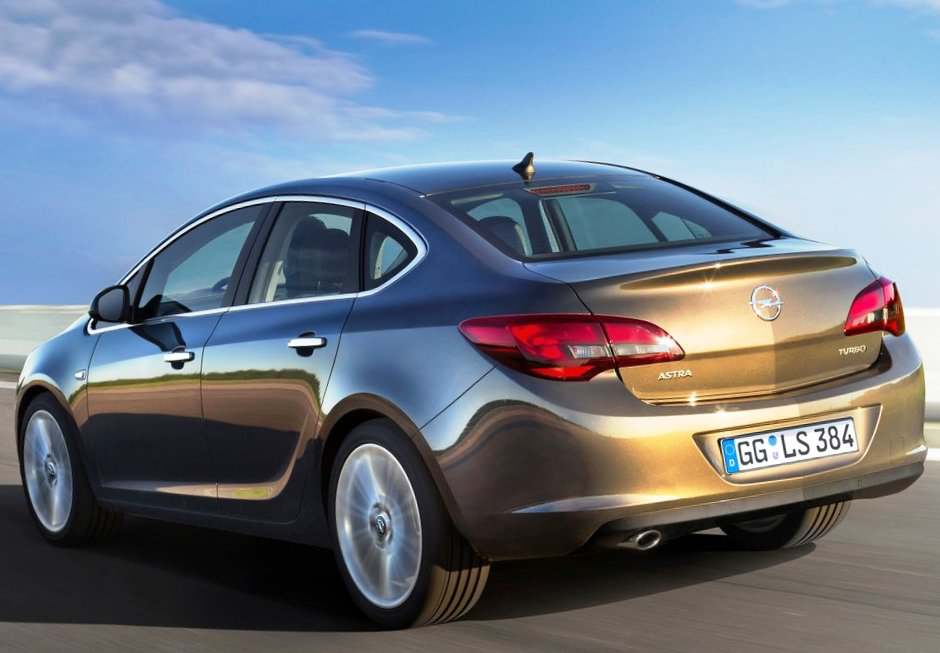 Седан Opel Astra 2013: фото, характеристики