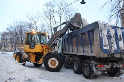 В расчистке дорог Брянска от снега задействовано 75 единиц спецтехники 