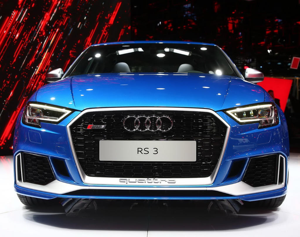 «Заряженный» 400-сильный седан Audi RS3 2017 (цена, фото)