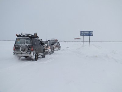 Из-за потепления движение грузовиков по двум зимникам на Ямале ограничено в дневные часы