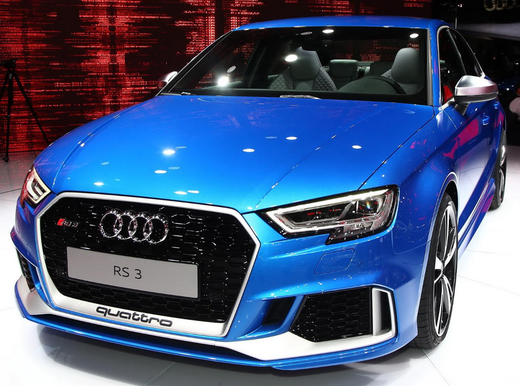 «Заряженный» 400-сильный седан Audi RS3 2017 (цена, фото)