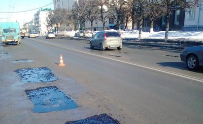 В ямочном ремонте дорог в Чебоксарах ежедневно задействовано четыре бригады