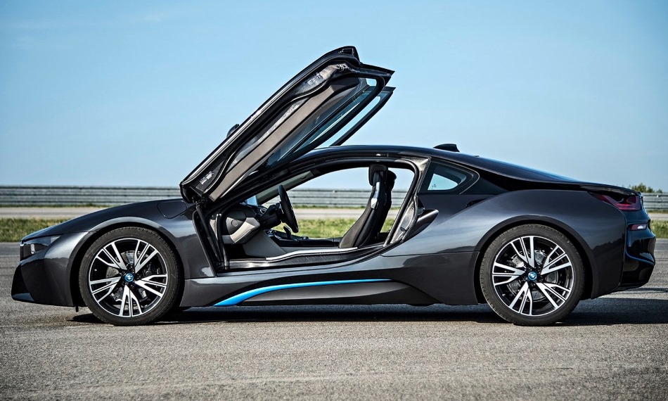 Цена купе BMW i8 2014 в России — 9 млн. рублей!