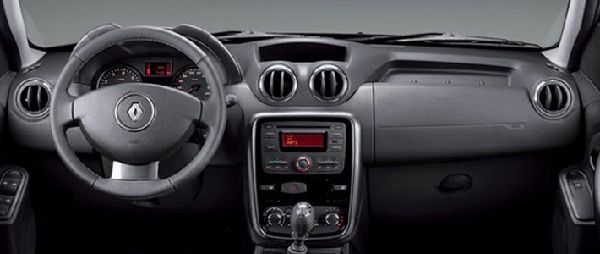 Renault Duster 2012: фото салона