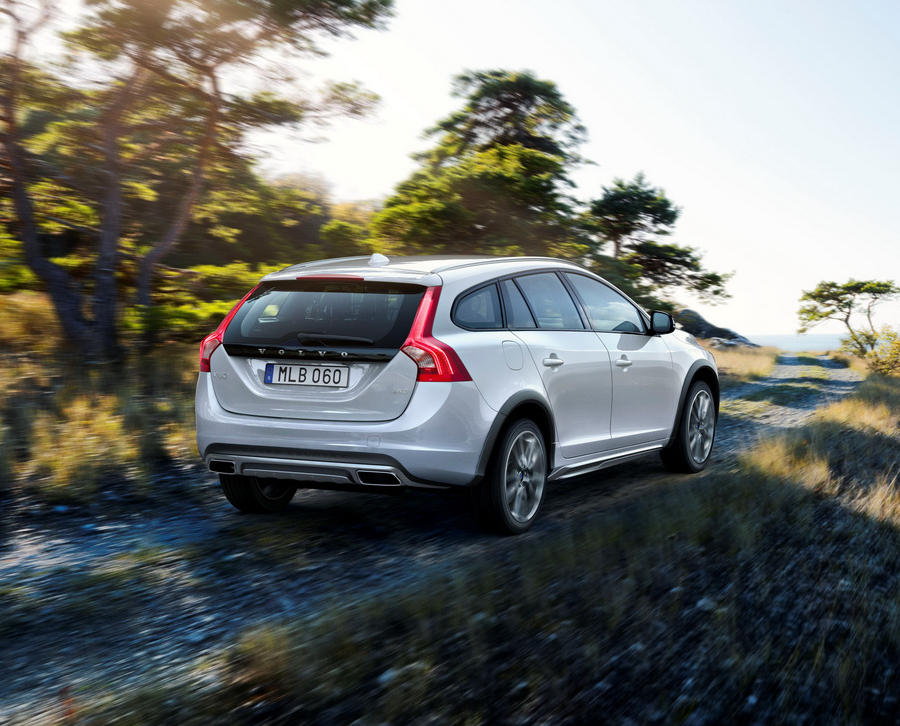 Новый внедорожный универсал Volvo V60 Cross Country 2015