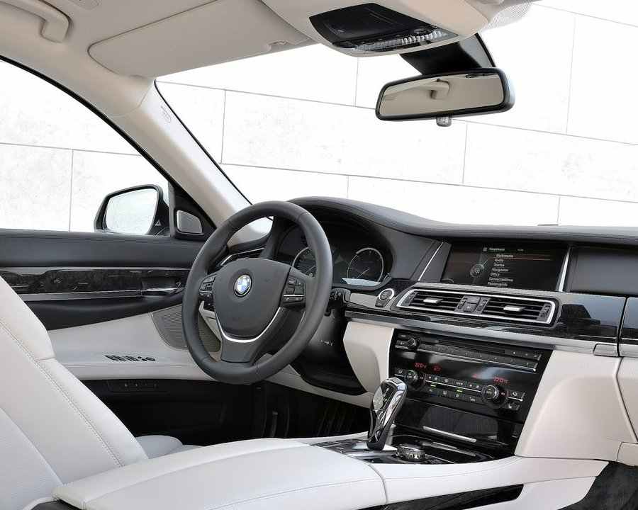 Седан BMW 7-Series 2013: фото, цена, характеристики